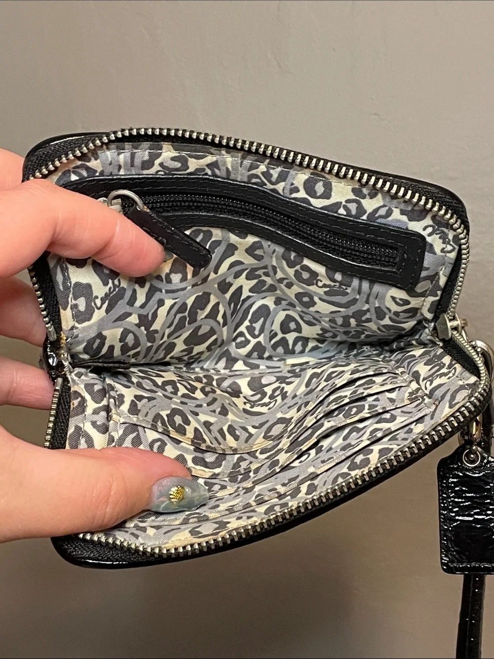 Coach POPPY Black Patent Leather Wristlet - GUC